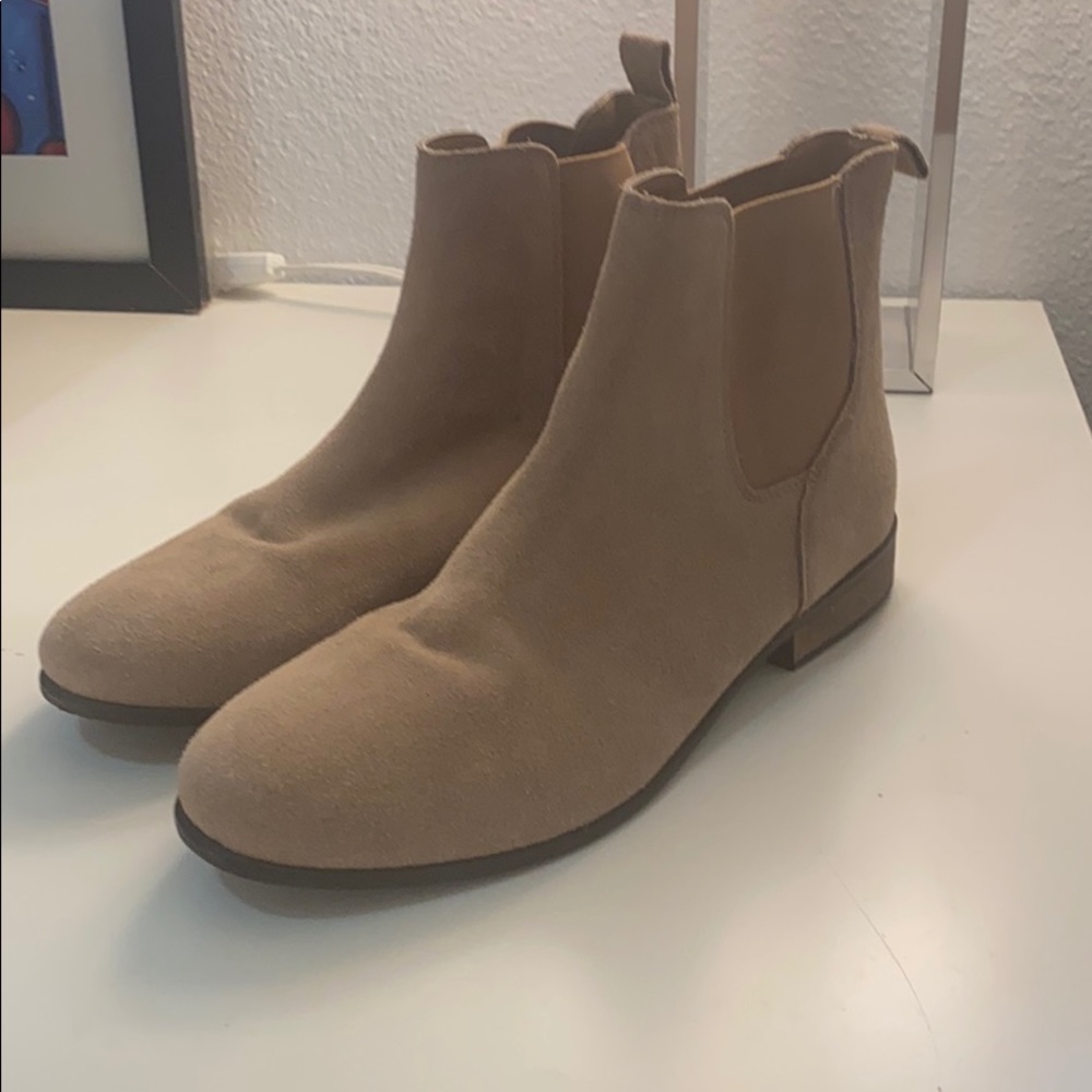 Urban Outfitters Dress tan Chelsea Boots